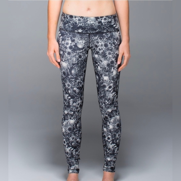 Lululemon Wunder Under Crop-Flowabunga Black Angel Wing Size 8 Full On Luxtreme